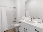 Pool Queen Ensuite